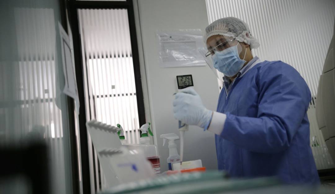 Laboratorios moleculares en Colombia. Foto: Colprensa. Laboratorios moleculares en Colombia. Foto: Colprensa.