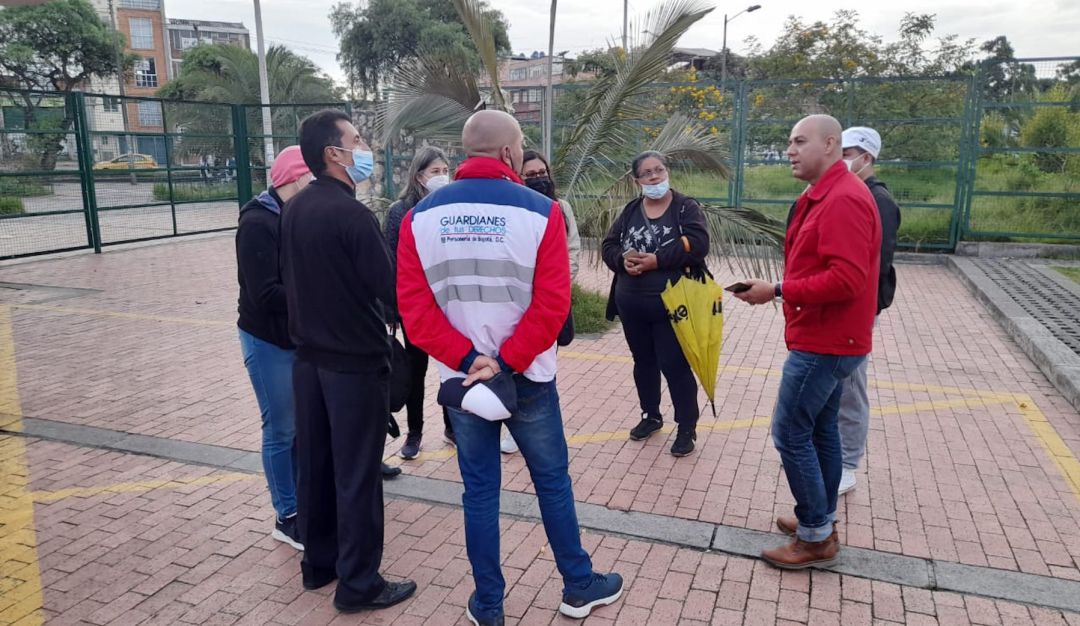 Diez heridos dejó batalla campal entre estudiantes de un colegio en Bogotá Diez heridos dejó batalla campal entre estudiantes de un colegio en Bogotá