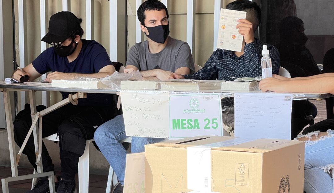 Mesas de votación en el CAM Mesas de votación en el CAM