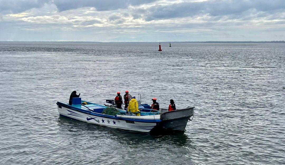 Rescate de náufragos en aguas del Pacífico Rescate de náufragos en aguas del Pacífico