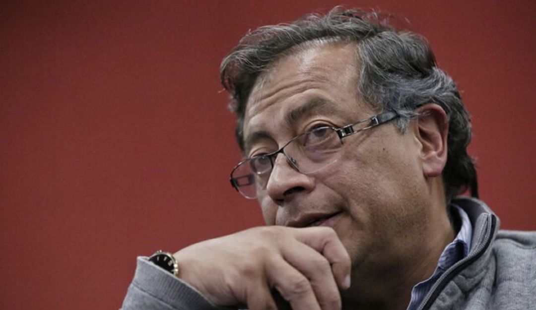 Gustavo Petro fue denunciado ante la Corte Suprema por un tweet en el que pide a los ciudadanos que si venden su voto marquen Petro y Pacto histórico en el tarjetón. Gustavo Petro fue denunciado ante la Corte Suprema por un tweet en el que pide a los ciudadanos que si venden su voto marquen Petro y Pacto histórico en el tarjetón.