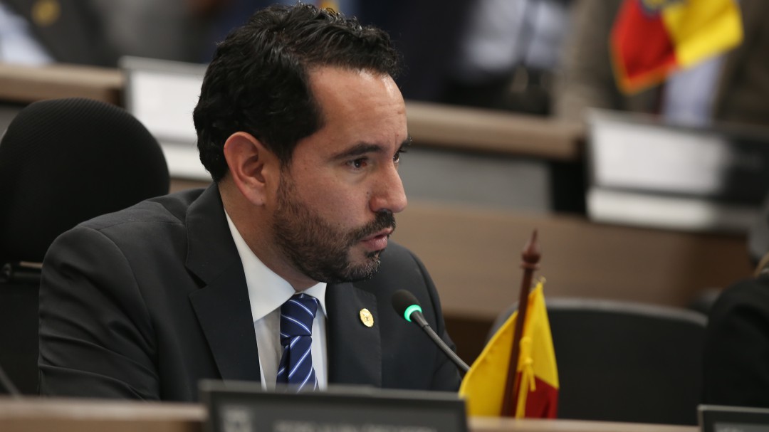 Concejal de Bogotá denuncia que fue atracado a mano armada