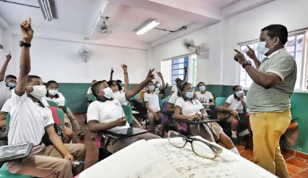Las becas financian el 100% del valor total de la matrícula ordinaria de cada semestre académico regular. Las becas financian el 100% del valor total de la matrícula ordinaria de cada semestre académico regular.