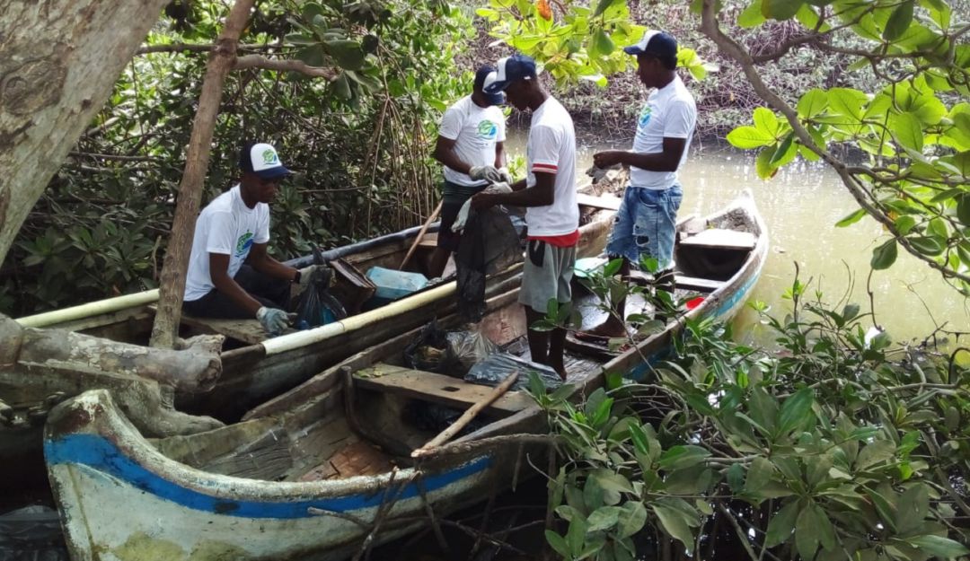 La jornada se adelantó en el barrio 7 de Agosto a orillas de este cuerpo de agua La jornada se adelantó en el barrio 7 de Agosto a orillas de este cuerpo de agua