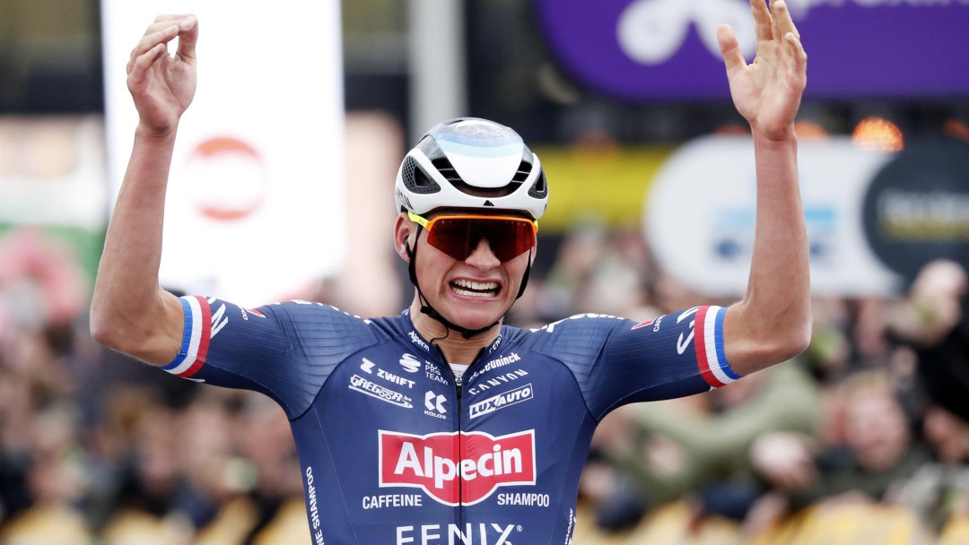 Van der Poel venció a Pogacar y se coronó campeón del Tour de Flandes