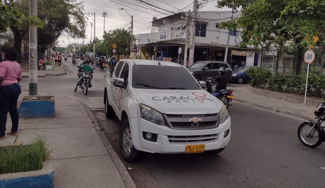 Diariamente los menores se exponen al cruzar la Av. Venao Flórez con el alto flujo vehicular Diariamente los menores se exponen al cruzar la Av. Venao Flórez con el alto flujo vehicular