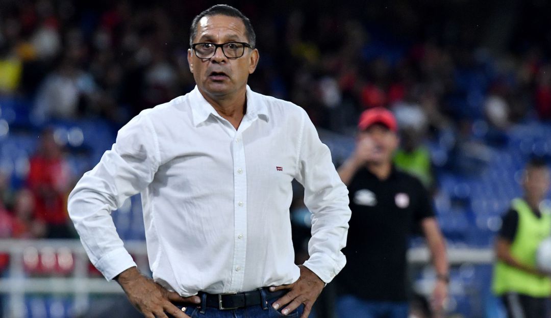Pompilio Páez, técnico encargado del América de Cali ante Millonarios. Pompilio Páez, técnico encargado del América de Cali ante Millonarios.