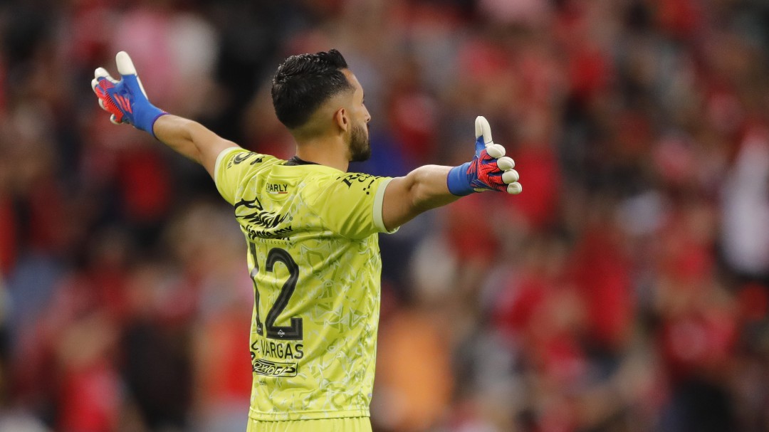 Camilo Vargas renovó con Atlas y lo anunciaron como todo un superhéroe