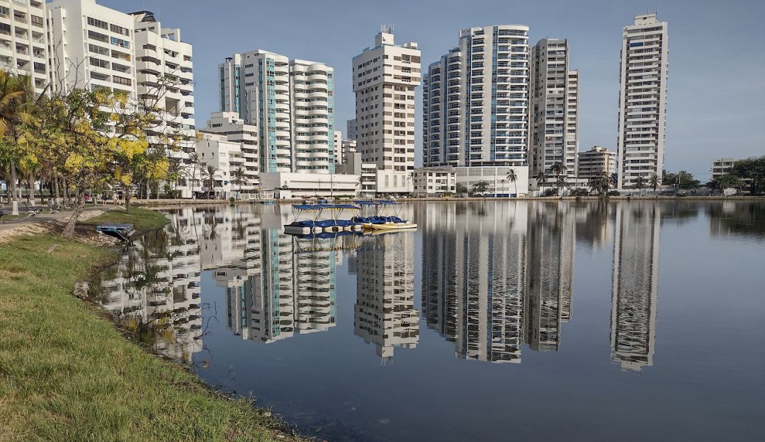 Se plantea una modificación al espolón del hotel Hilton y la construcción de un canal que permitirá el intercambio de aguas Se plantea una modificación al espolón del hotel Hilton y la construcción de un canal que permitirá el intercambio de aguas