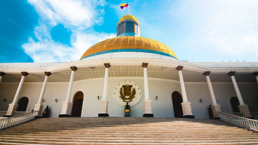 Parlamento venezolano retrasa elección de magistrados de Supremo, critica ONG