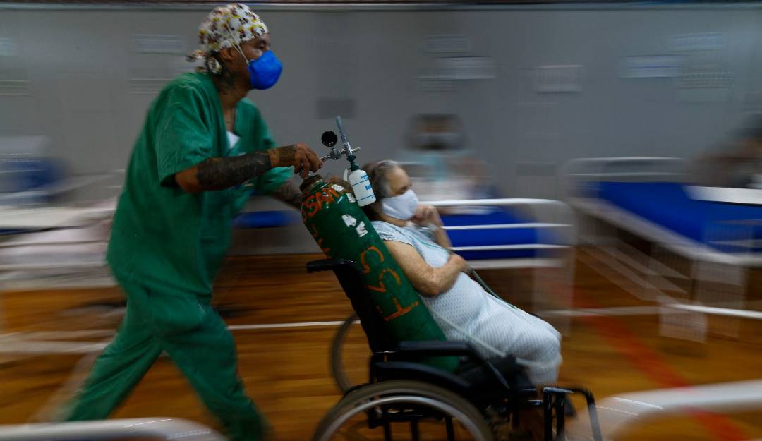 Atención de contagiados con coronavirus en Brasil. Foto: Getty Atención de contagiados con coronavirus en Brasil. Foto: Getty