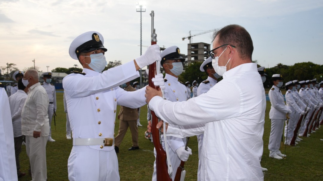 Nuevos cadetes juraron bandera en la ENAP de Cartagena