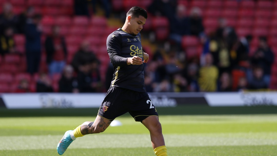 Cucho Hernández salió con molestias antes del descanso en juego del Watford