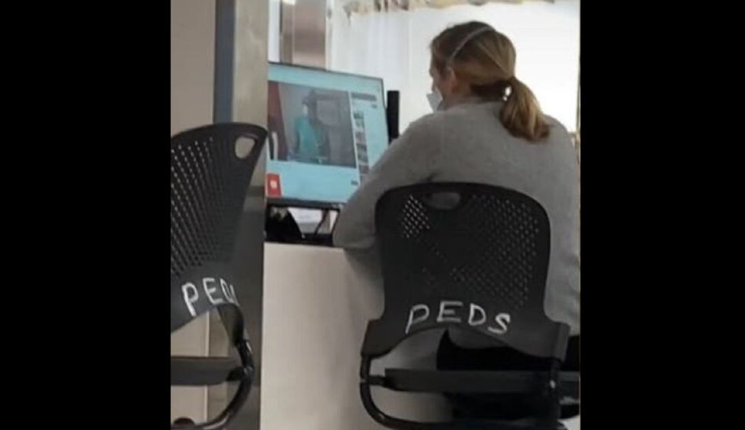 ¿Para asustarse? Médico mira cómo hacer una cirugía frente a paciente ¿Para asustarse? Médico mira cómo hacer una cirugía frente a paciente
