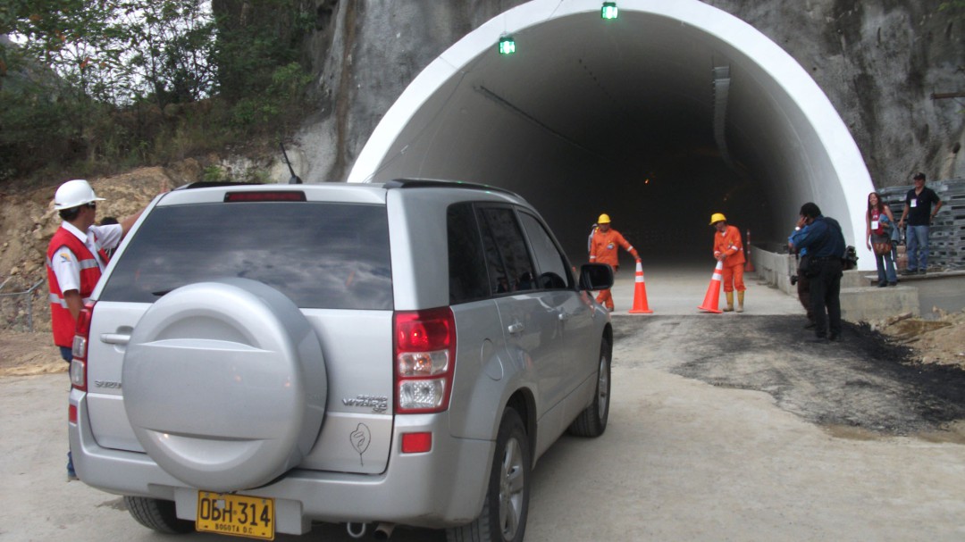 Vía Bogotá - Melgar: Monumental trancón por obras