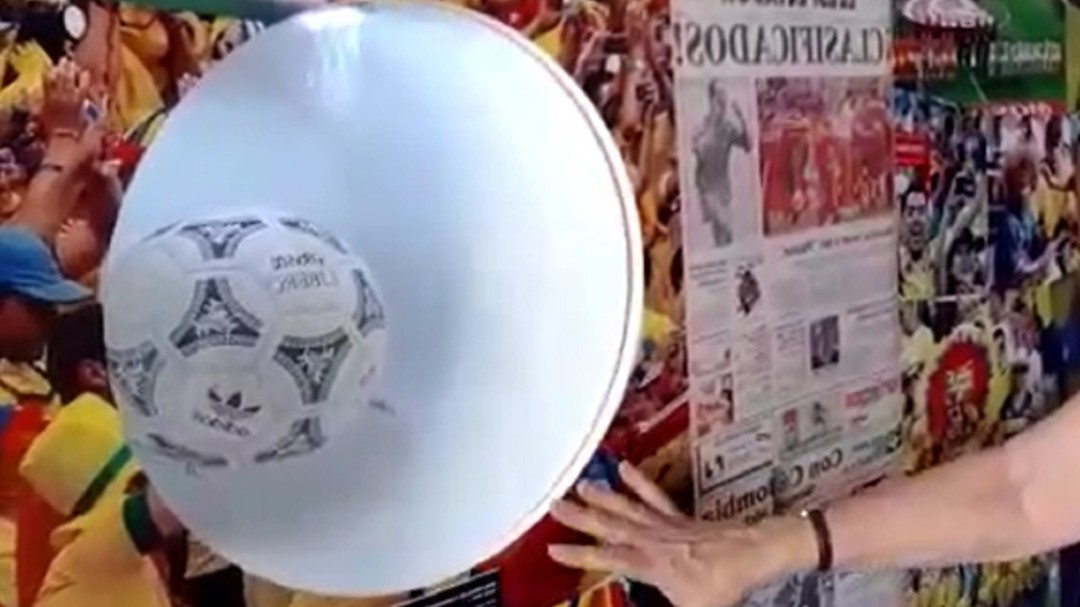 Balón del gol de Rincón a Alemania reposa en museo en Armenia