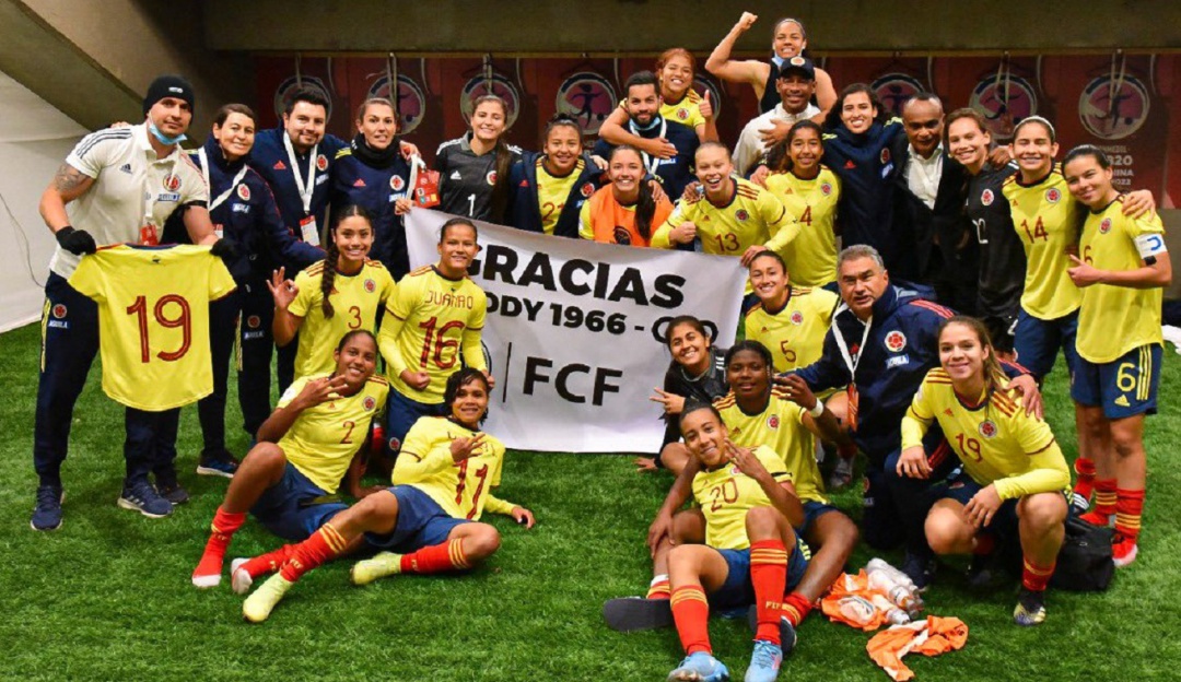 Las jugadoras de la Selección Sub-20 dedicaron su clasificación al cuadrangular final a la memoria de Freddy Rincón. Las jugadoras de la Selección Sub-20 dedicaron su clasificación al cuadrangular final a la memoria de Freddy Rincón.