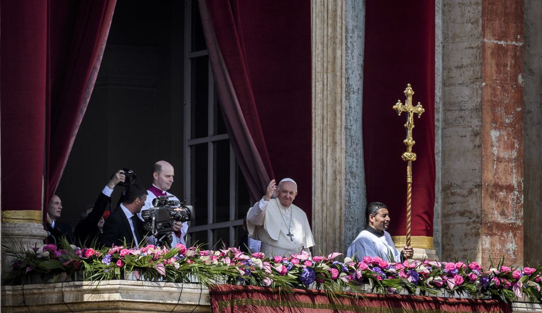 El papa Francisco imparte la bendición Urbi et Orbi en el Vaticano El papa Francisco imparte la bendición Urbi et Orbi en el Vaticano