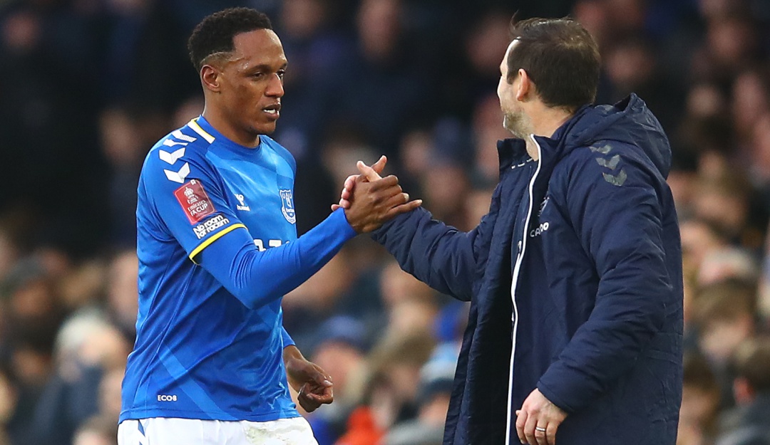 Yerry Mina junto a Frank Lampard, técnico del Everton. Yerry Mina junto a Frank Lampard, técnico del Everton.