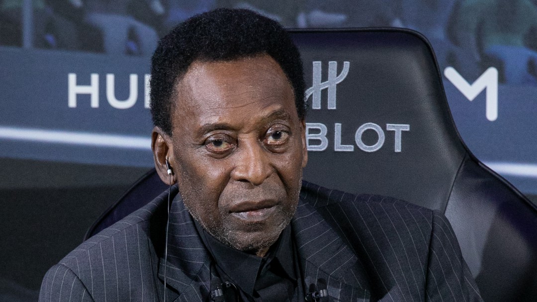 Pelé, nuevamente hospitalizado como parte de tratamiento contra el cáncer