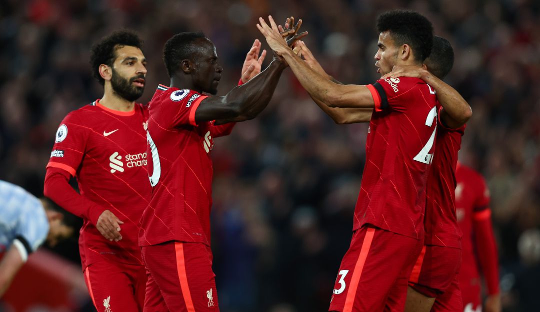 Luis Díaz festeja junto a Mohamed Salah y Sadio Mané en el triunfo ante el Manchester United. Luis Díaz festeja junto a Mohamed Salah y Sadio Mané en el triunfo ante el Manchester United.