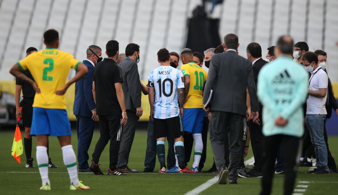 Brasil vs. Argentina suspendido en Eliminatorias Brasil vs. Argentina suspendido en Eliminatorias