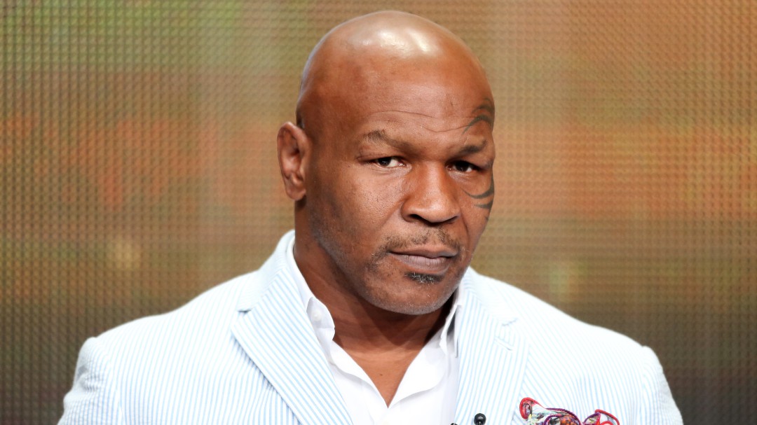 Mike Tyson perdió el control y golpeó a pasajero en avión