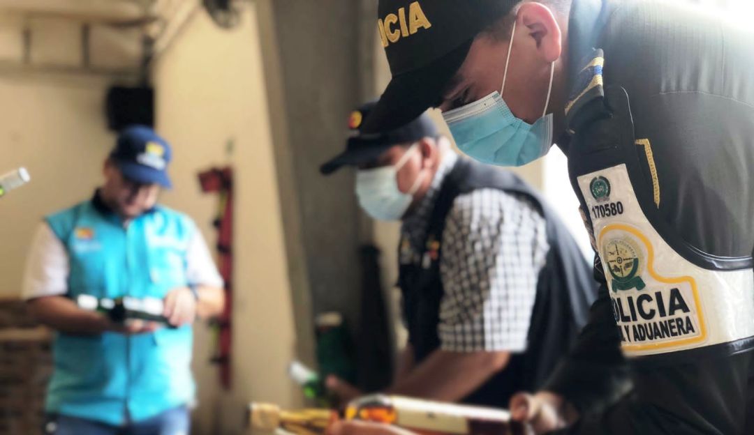 450 botellas de licor y 21 brazos quirúrgicos avaluados en 140 millones de pesos 450 botellas de licor y 21 brazos quirúrgicos avaluados en 140 millones de pesos