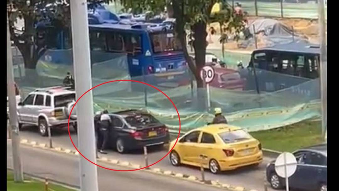 A la cárcel los tres atracadores que quedaron en video en pleno trancón de Bogotá