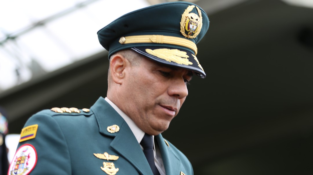 Piden la renuncia del comandante del Ejército por trinos contra Petro