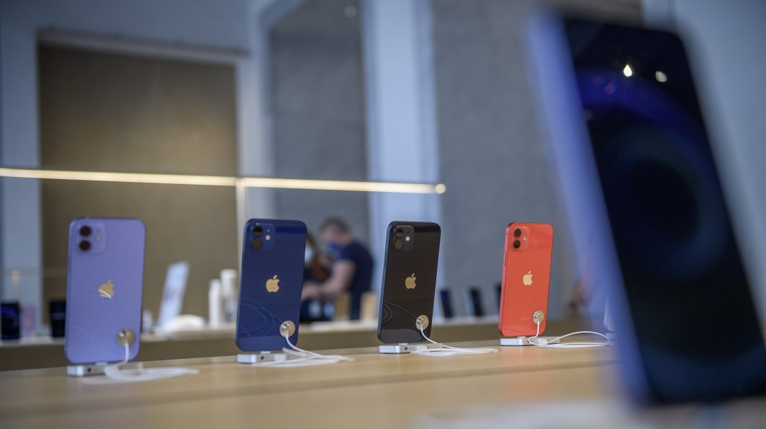 Apple perdió juicio por vender teléfonos sin cargador