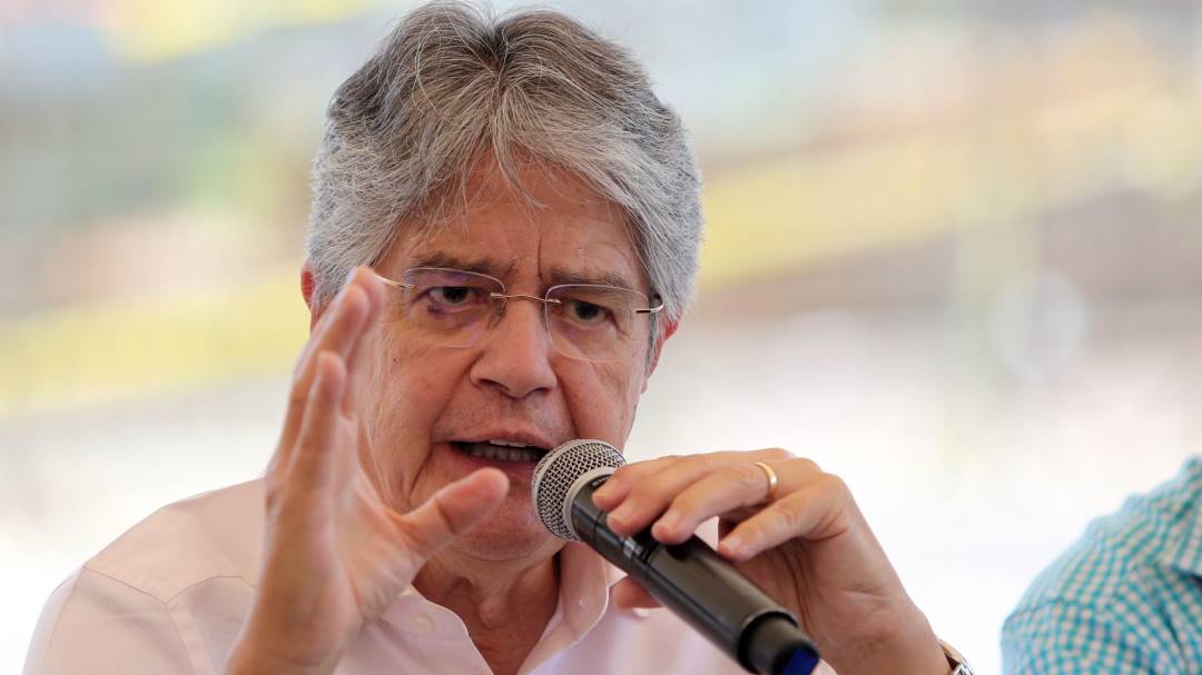 El presidente de Ecuador pide la renuncia de todo su gabinete