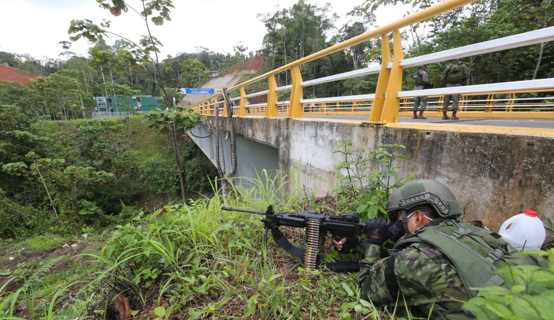 Presencia militar en la frontera entre Esmeraldas (Ecuador) y Nariño (Colombia). Foto: Getty Presencia militar en la frontera entre Esmeraldas (Ecuador) y Nariño (Colombia). Foto: Getty