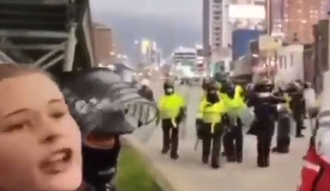 La ciudadana norteamericana María Elizabeth Giulianelli, en medio de protestas FOTO REDES SOCIALES La ciudadana norteamericana María Elizabeth Giulianelli, en medio de protestas FOTO REDES SOCIALES