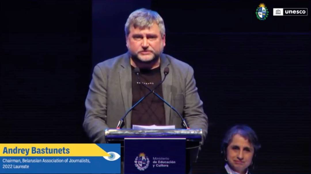 Periodistas bielorrusos ganan el Premio Guillermo Cano de la Unesco