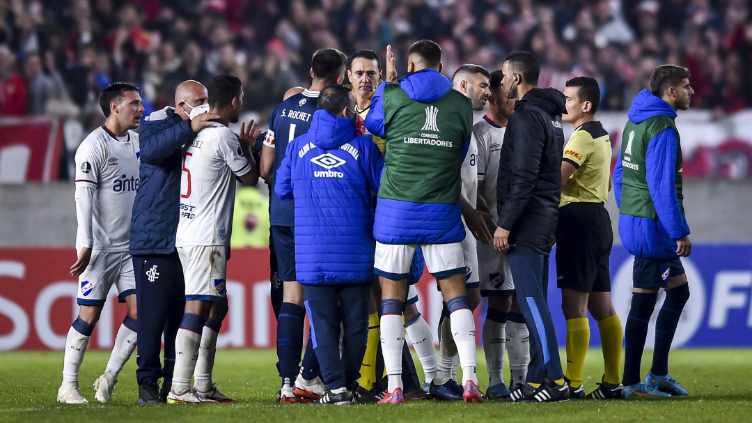 ¿Fue penal? Polémica en el partido 100 de Wilmar Roldán en la Libertadores
