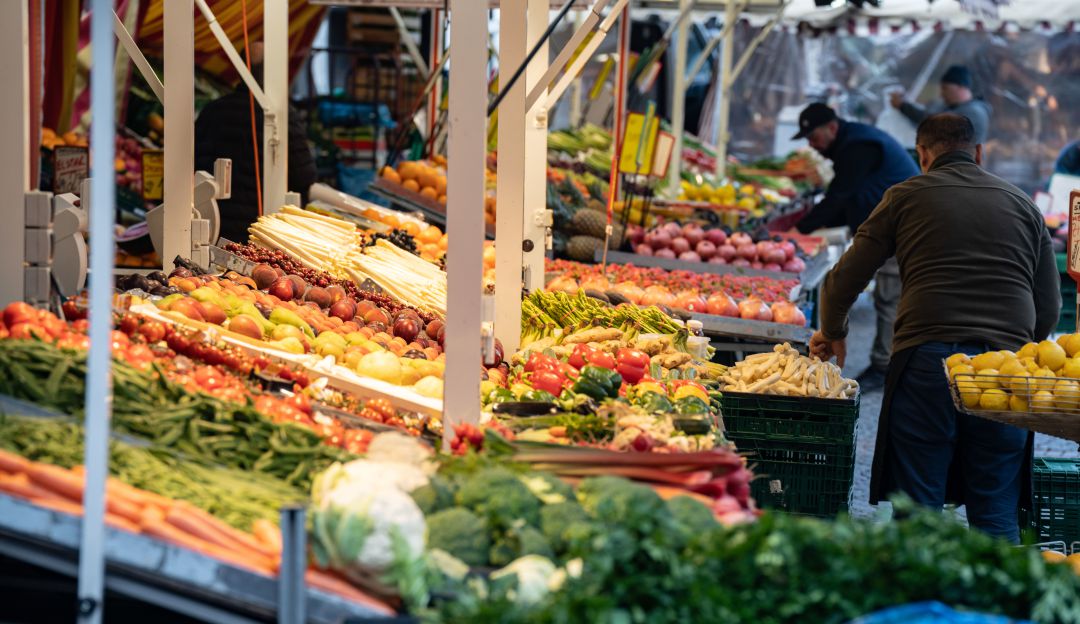 Mercado en la ciudad de Frankfurt, en Alemania Mercado en la ciudad de Frankfurt, en Alemania