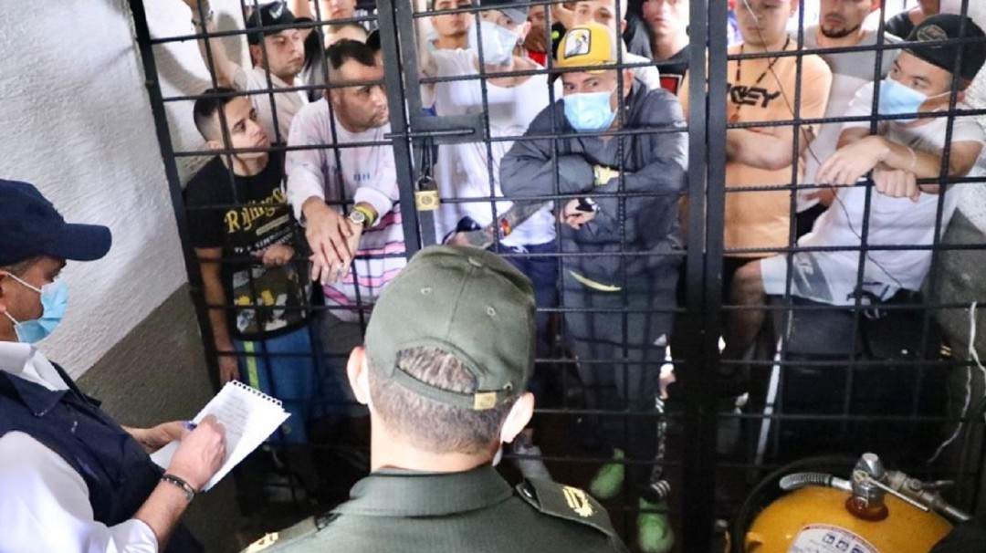 Armenia,45 uniformados encargados de cuidar detenidos en estaciones Policía