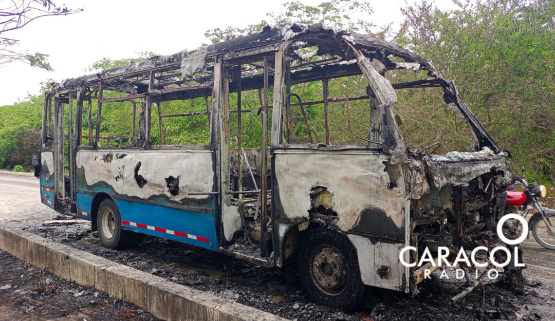 Bus incinerado Bus incinerado