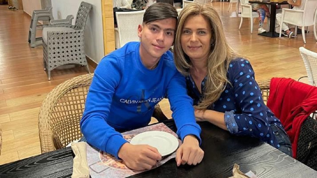 Marcela Rivera, mamá y coequipera del nuevo crack del fútbol colombiano