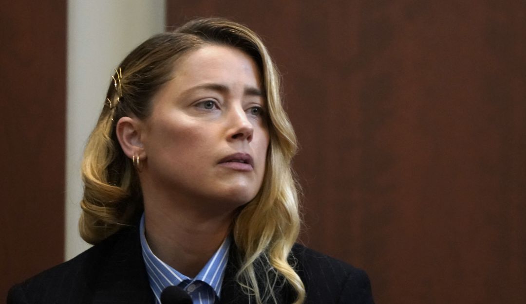 La actriz Amber Heard ante el jurado que comenzó el pasado 11 de abril en Fairfax en Virginia, Estados Unidos La actriz Amber Heard ante el jurado que comenzó el pasado 11 de abril en Fairfax en Virginia, Estados Unidos
