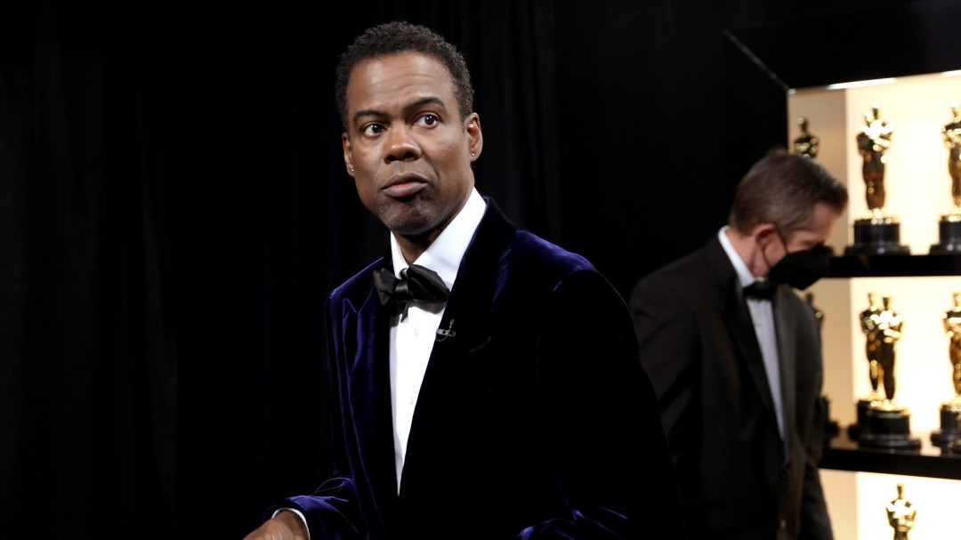 Chris Rock bromea sobre Will Smith luego del ataque a Dave Chapelle