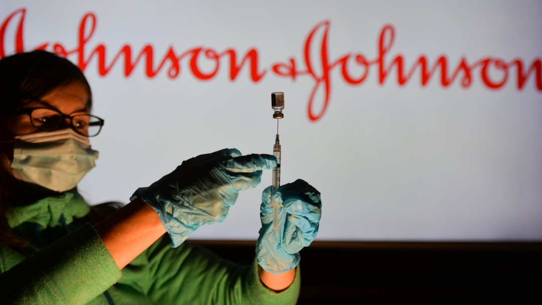 EE.UU. restringe el uso de vacuna Johnson & Jonhson contra COVID-19