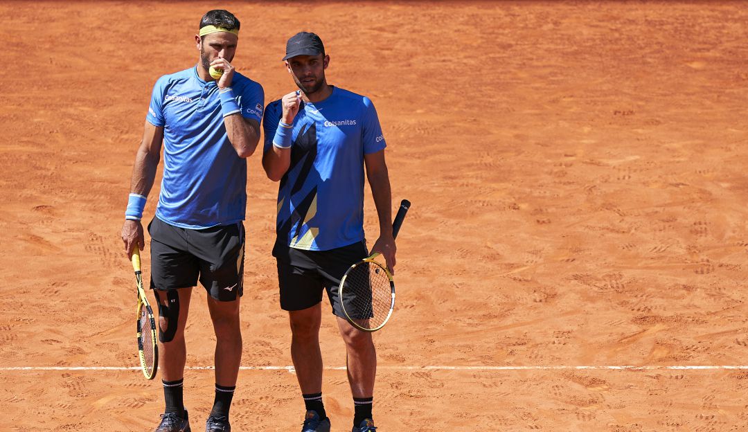 Cabal y Farah viven un buen momento sobre el polvo de ladrillo. Cabal y Farah viven un buen momento sobre el polvo de ladrillo.