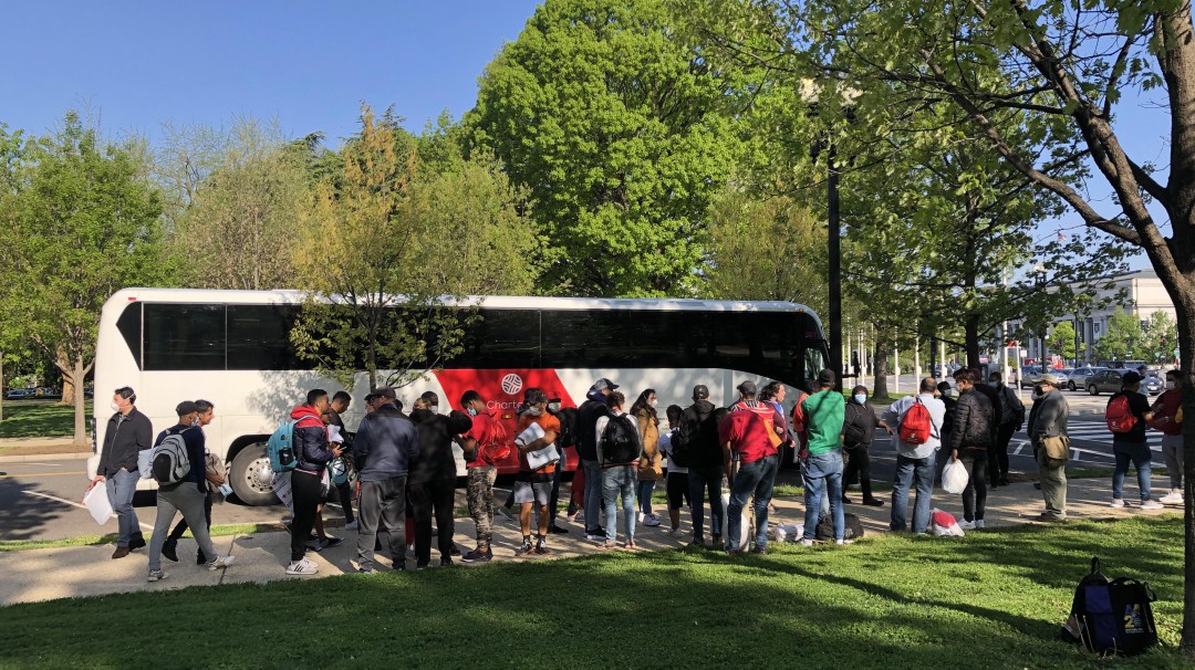 El Bus, detalles de la movilización de 400 migrantes de Texas a Washington