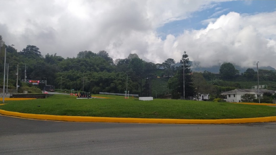 Vía entre Cajamarca e Ibagué: Con paso a un carril por horas