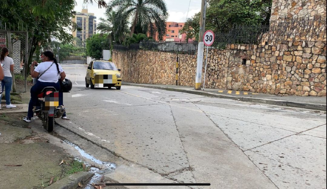 Barrio Normandía, Avenida 5 oeste con calle 2 Oeste, es en donde fue atacada con arma de fuego una mujer identificada como Liliana Florence Orozco Barrio Normandía, Avenida 5 oeste con calle 2 Oeste, es en donde fue atacada con arma de fuego una mujer identificada como Liliana Florence Orozco