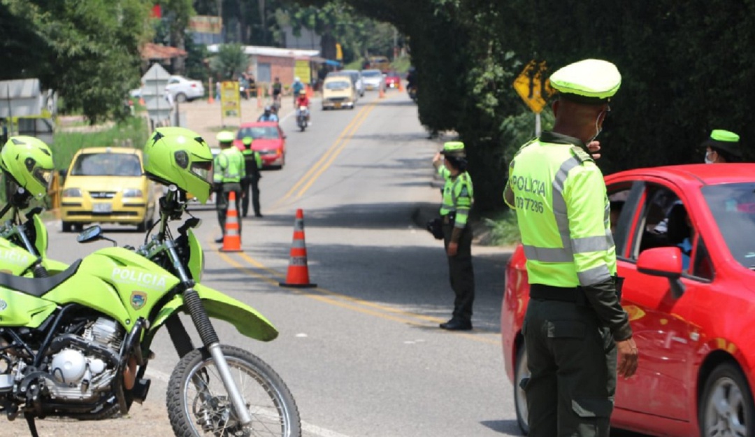 Policía de tránsito y transporte Policía de tránsito y transporte