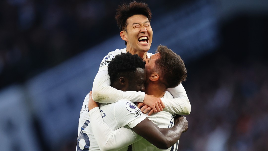 Dávinson Sánchez reapareció como titular con el Tottenham en goleada