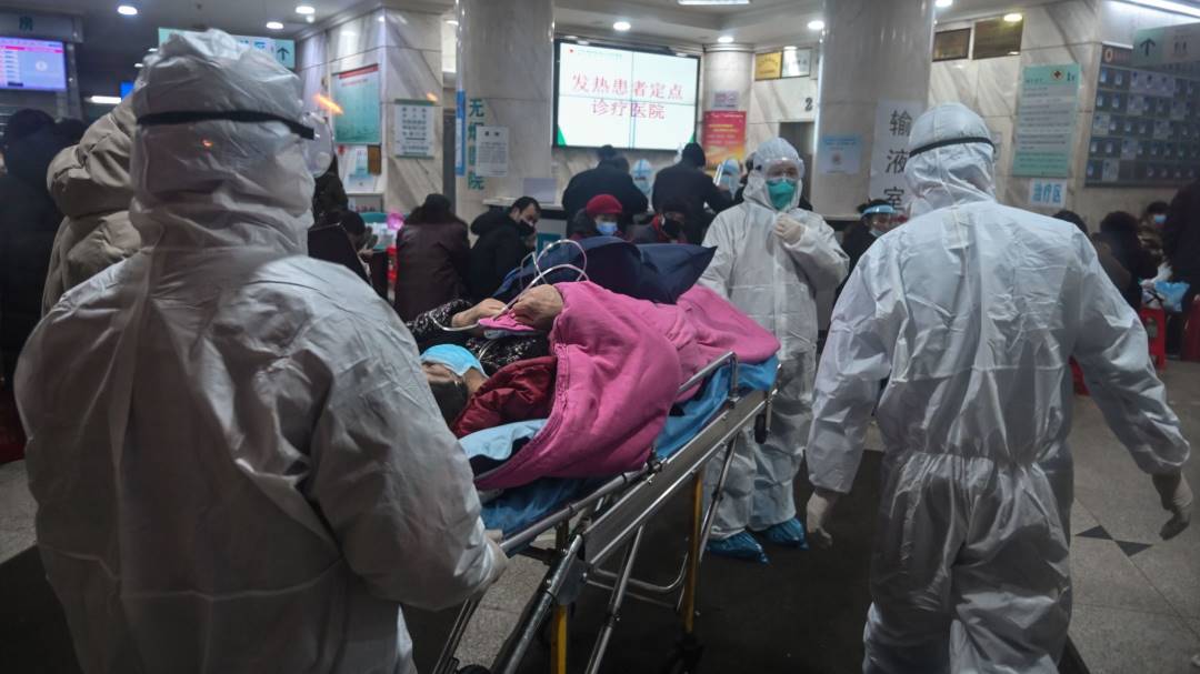 El 55% de los primeros hospitalizados por COVID-19 aún tienen síntomas